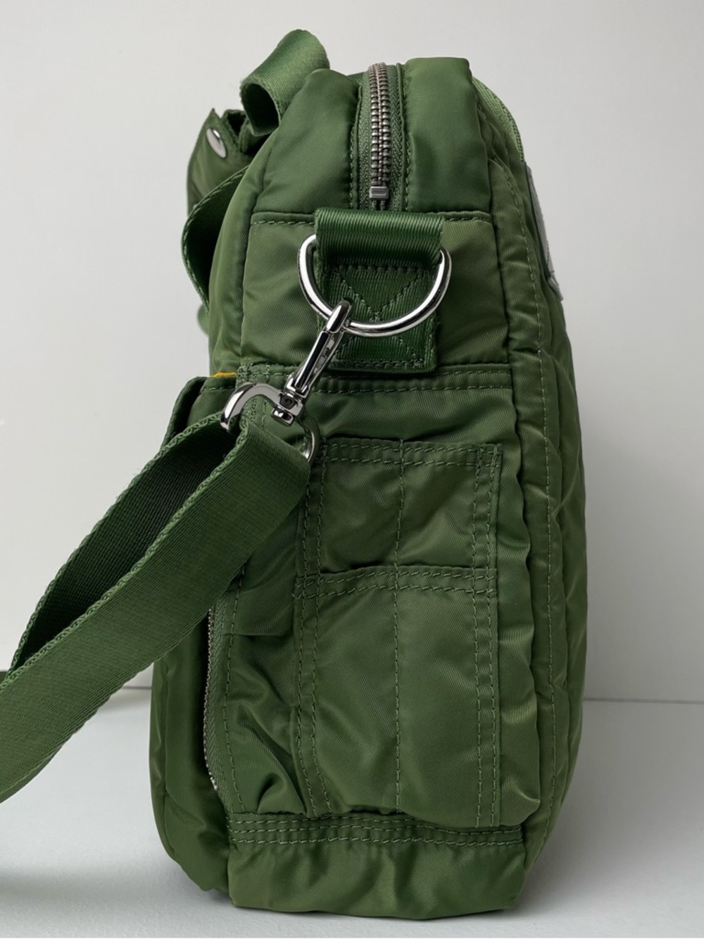 Dr. Martens Olive Green Nylon Messenger Bomber Jacket Utility Flight Bag - Picture 5 of 16